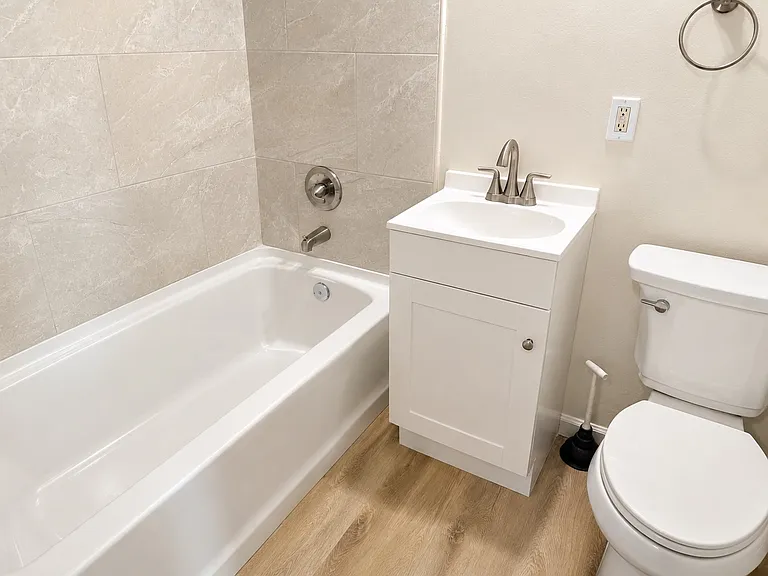 1206 Edinburg Ln — Photo 12