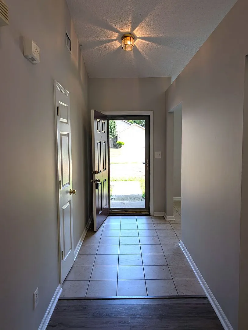 4 Bedroom! University Area! 100% Updated! — Photo 2