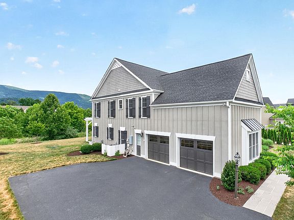 2nd image of 801 Golf View Dr