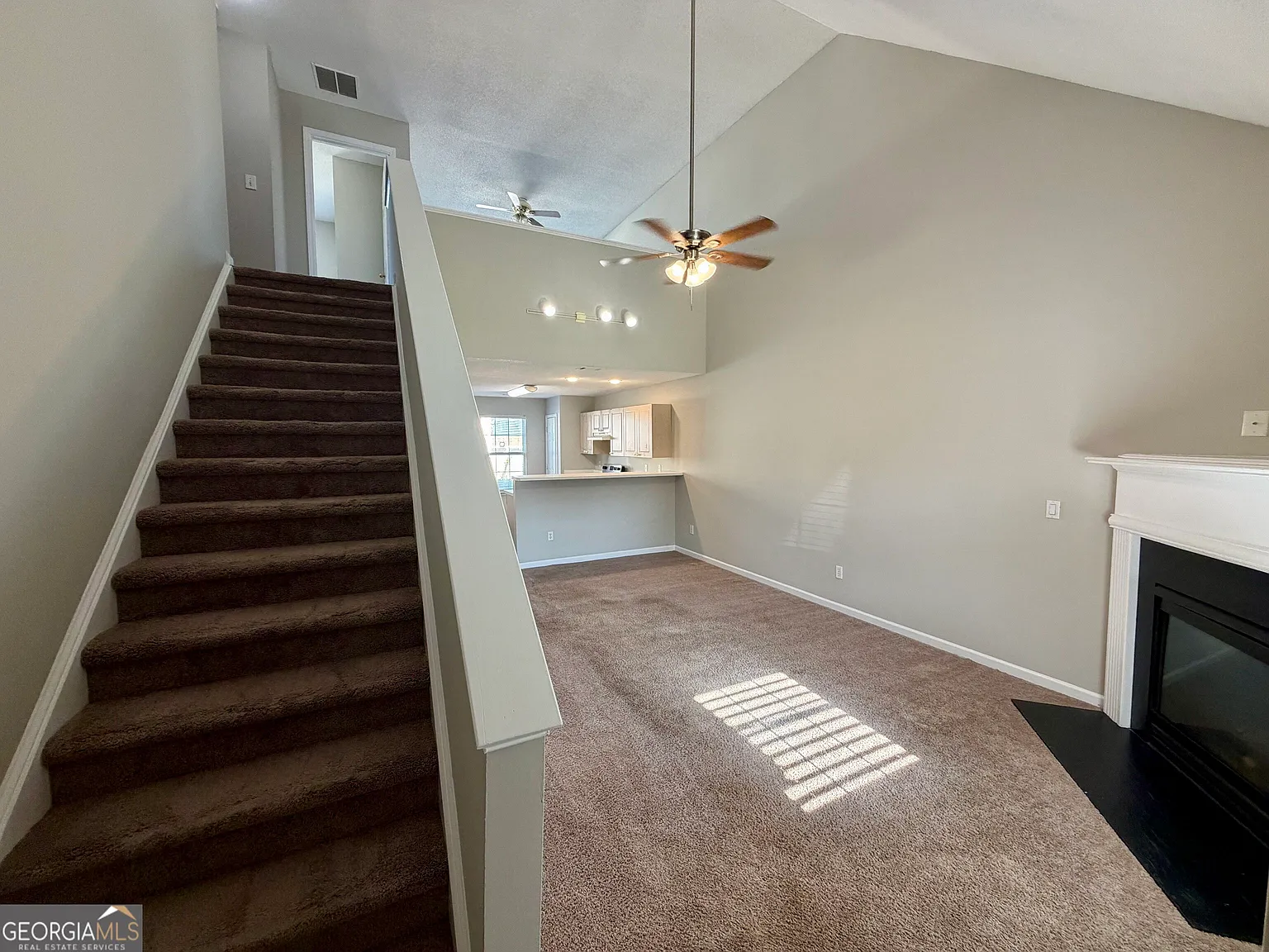 2 bed, 2.5 bath, 1223 sqft, $1,595 — Photo 2