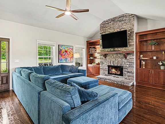 3rd image of 948 Goslin Branch Rd