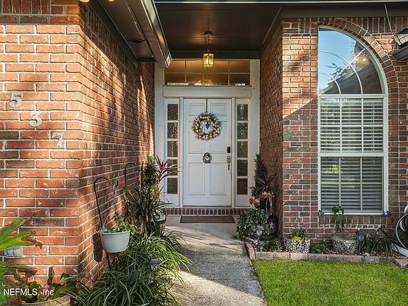 2nd image of 1537 CRABAPPLE COVE Court N