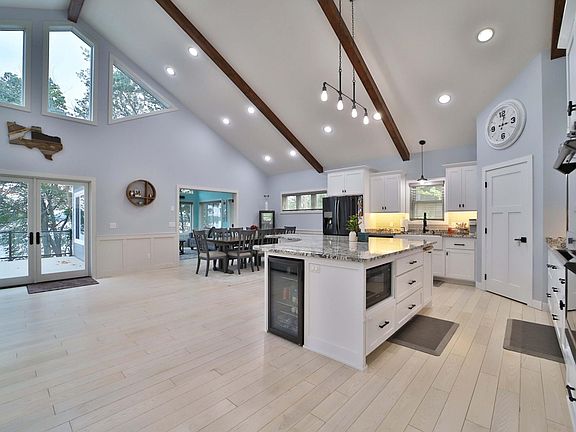 5th image of 2147 Summit Dr