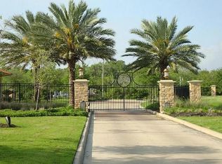 6311 Redfish Reef Dr, Beach City, TX 77523