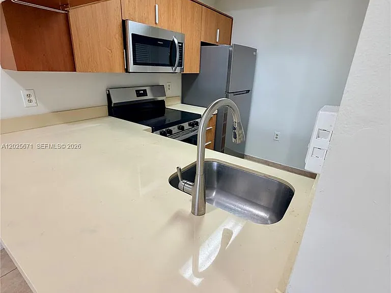 19216 Glenmoor Dr #19216 — Photo 9