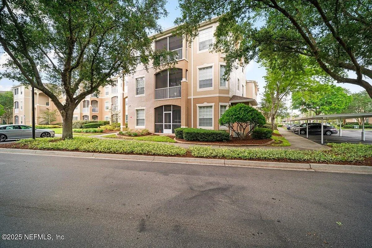 2 bed, 2.0 bath, 1050 sqft, $1,425 — Photo 3