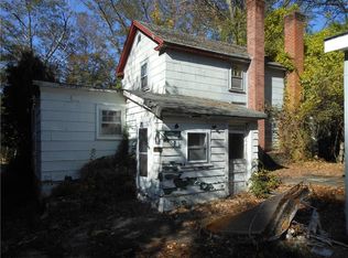 75 Reservoir Rd, Glocester, RI 02814