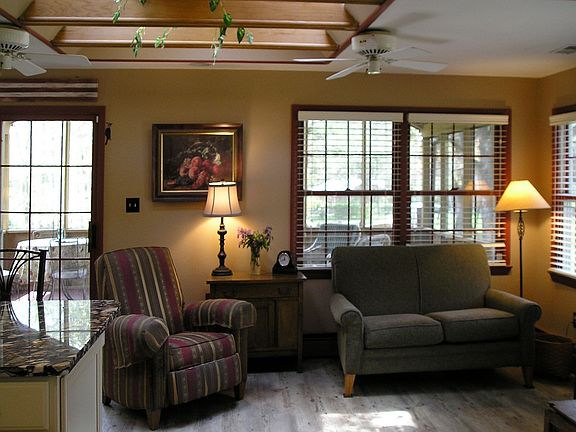 Kitchen Sitting Area