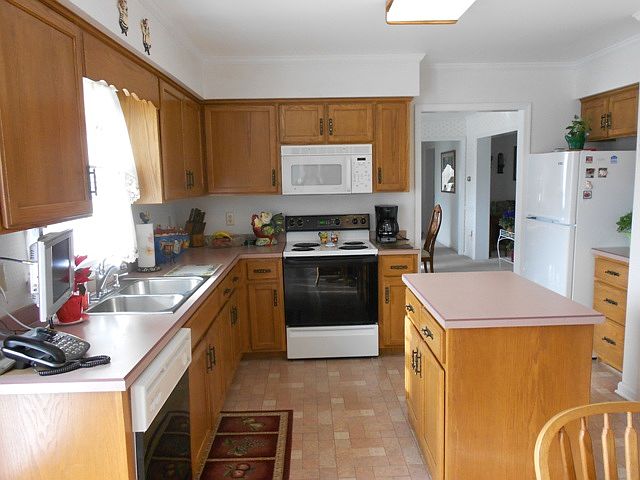 1st image of 210 Waterford Dr