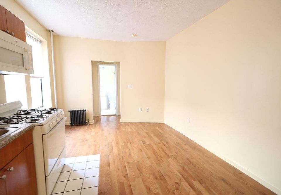 2nd image of 700 W 176th St APT 4B