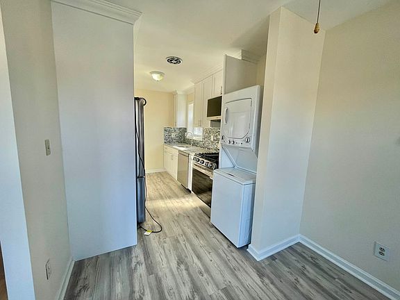 3rd image of 21-15 Steinway St #3