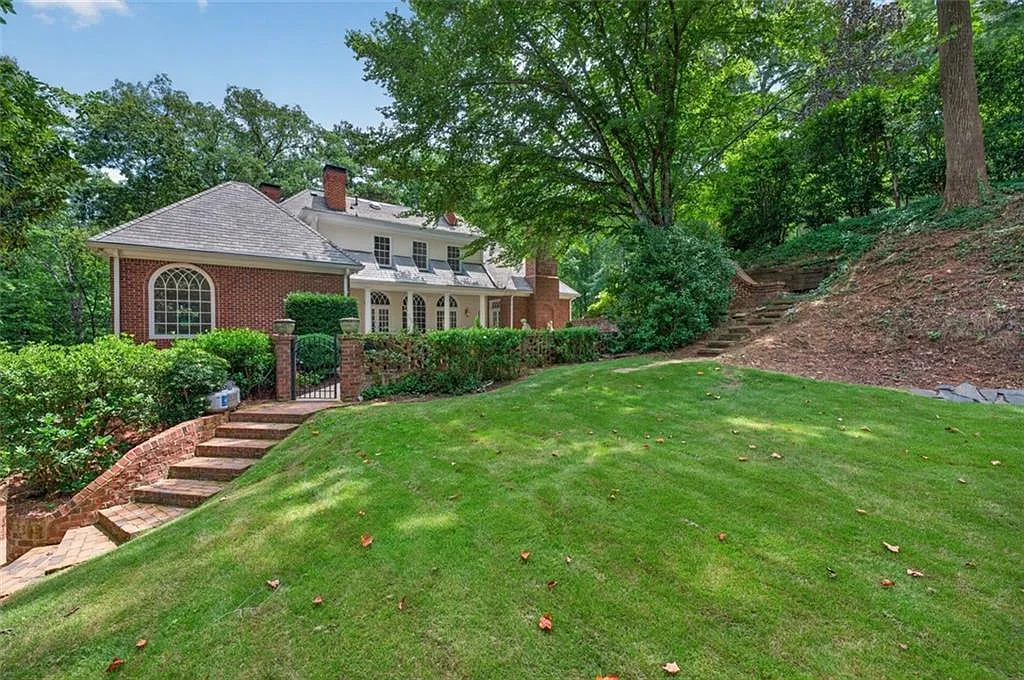 5 bed, 6.5 bath, 5774 sqft, $20,000 — Photo 3