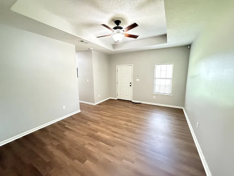 3420 Fairfield Rd — Photo 2