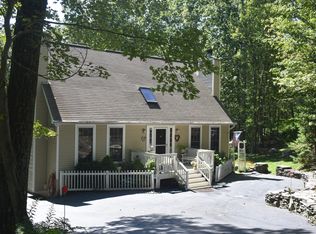 131 Pinto Ln, Hawley, PA 18428