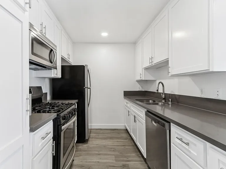 7044 Lanewood Ave — Photo 45