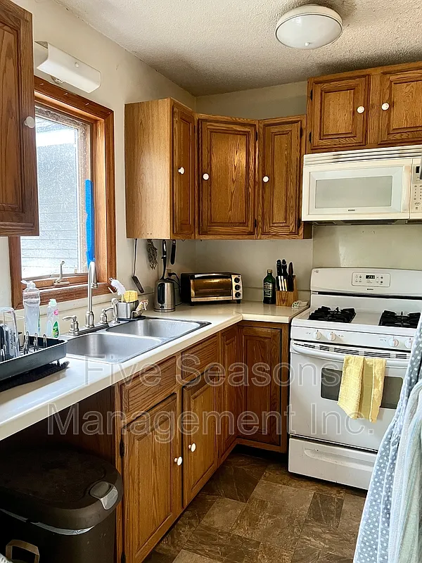 2 bed, 1.5 bath, 1164 sqft, $2,500 — Photo 2