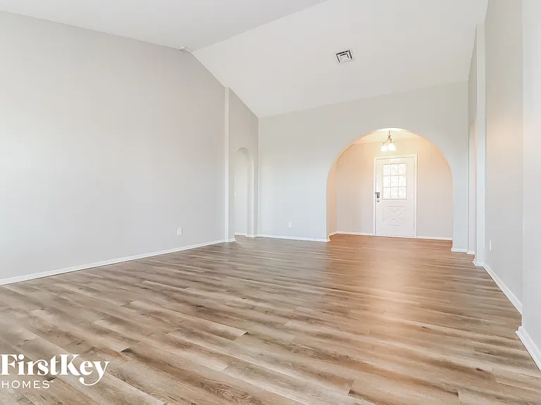 6543 W Kings Ave — Photo 4