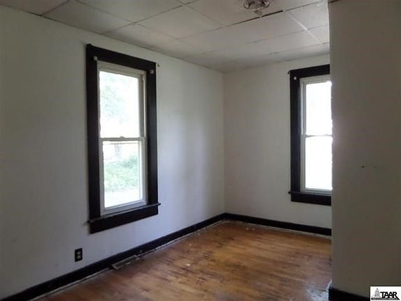5th image of 315 Clark Ave