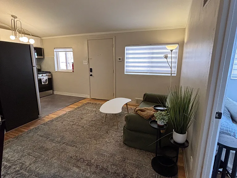 2112-2114 Russell Blvd #2112C — Photo 3