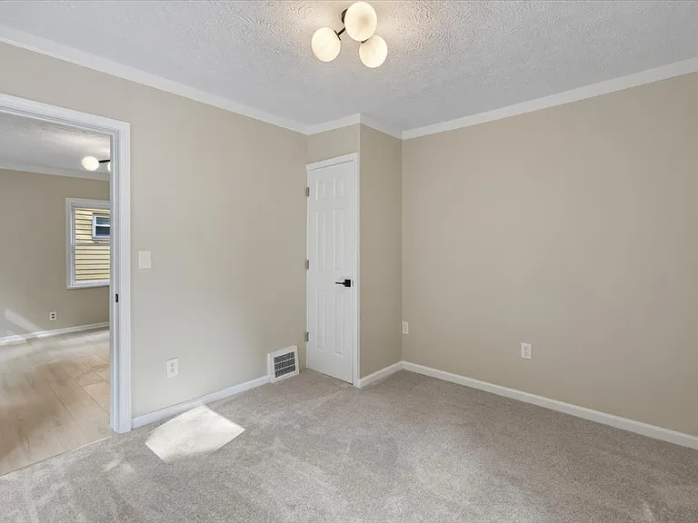 2113 Fairview Ave — Photo 8