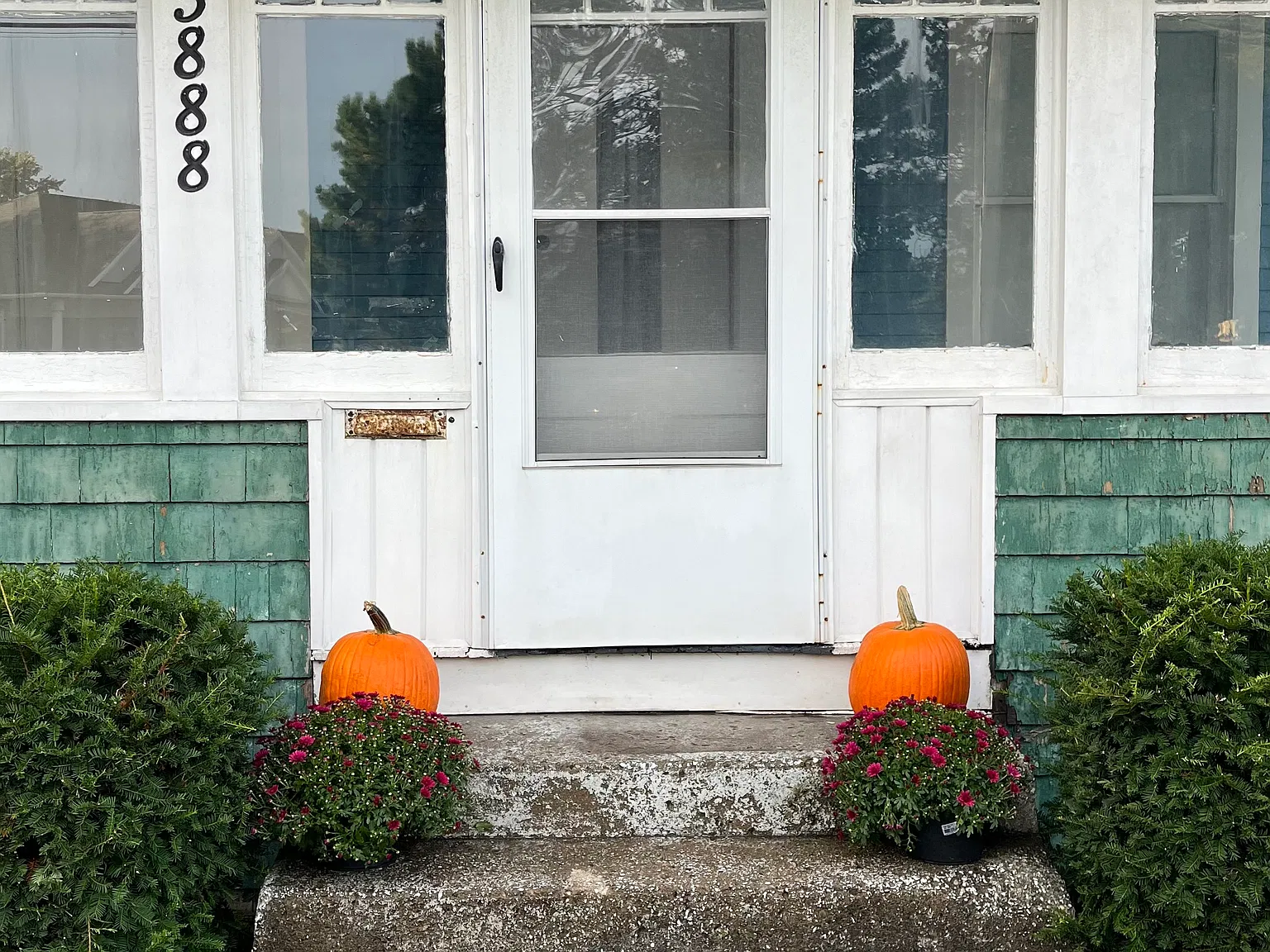 3 bed, 1408 sqft, $1,800 — Photo 1