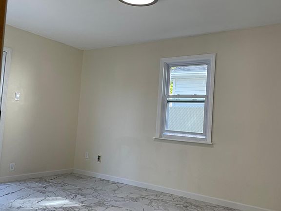 4th image of 39 Carnegie Ave Floor 1