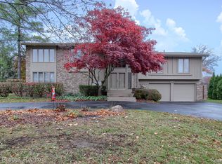 4817 S Valleyview Rd, West Bloomfield, MI 48323