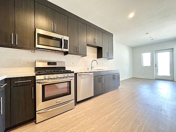 5th image of 11407 Chandler Blvd #406