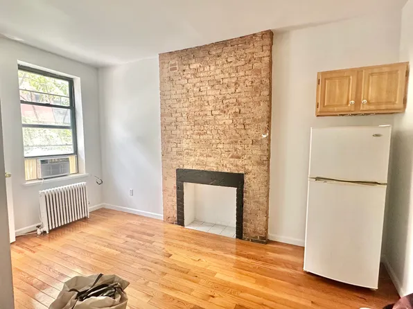 182 Avenue B APT 3, New York, NY 10009