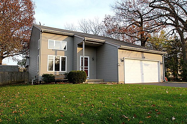 1st image of 135 Oak Knoll Dr