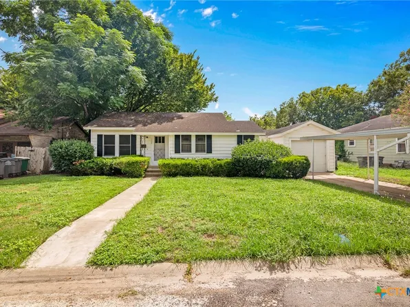 1305 E Virginia Ave, Victoria, TX 77901