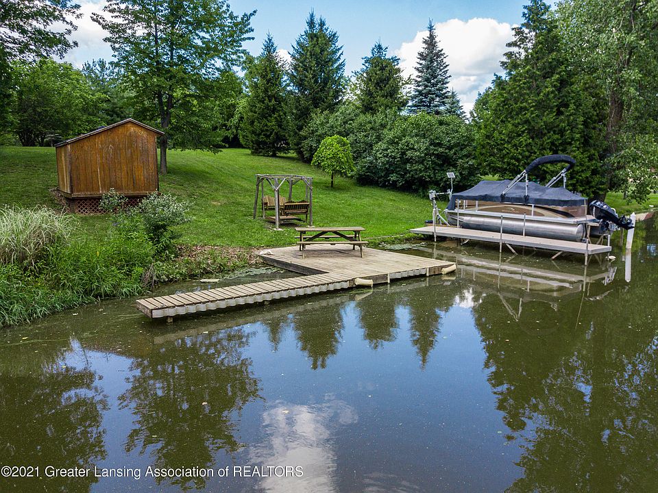 1st image of 28 Lakeside Dr
