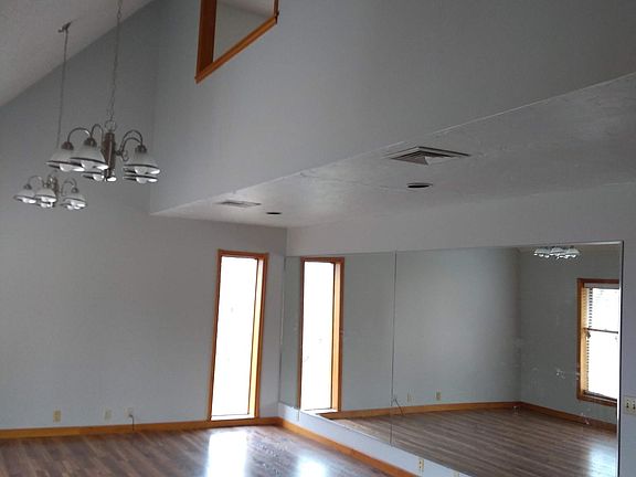 3rd image of 2705 Brook Ln