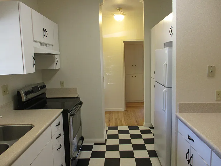 1608 Laburnum Ave — Photo 4