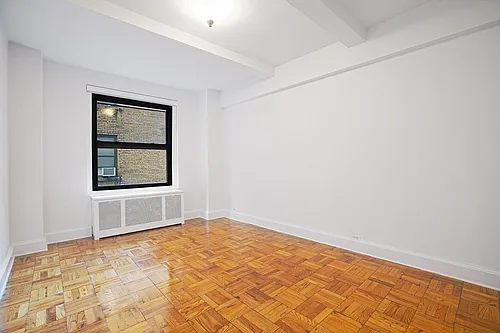 160 W 71st St #3V Photo 1