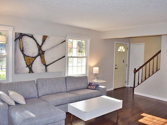 3rd image of 37765 Fox Run Dr