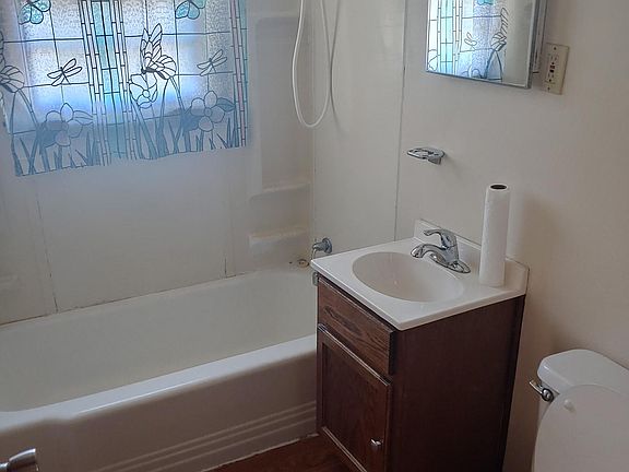 4th image of 3309 S Saint Paul Ave