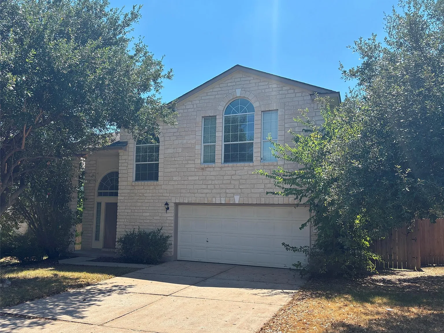 3 bed, 2.5 bath, 1772 sqft, $2,200 — Photo 2