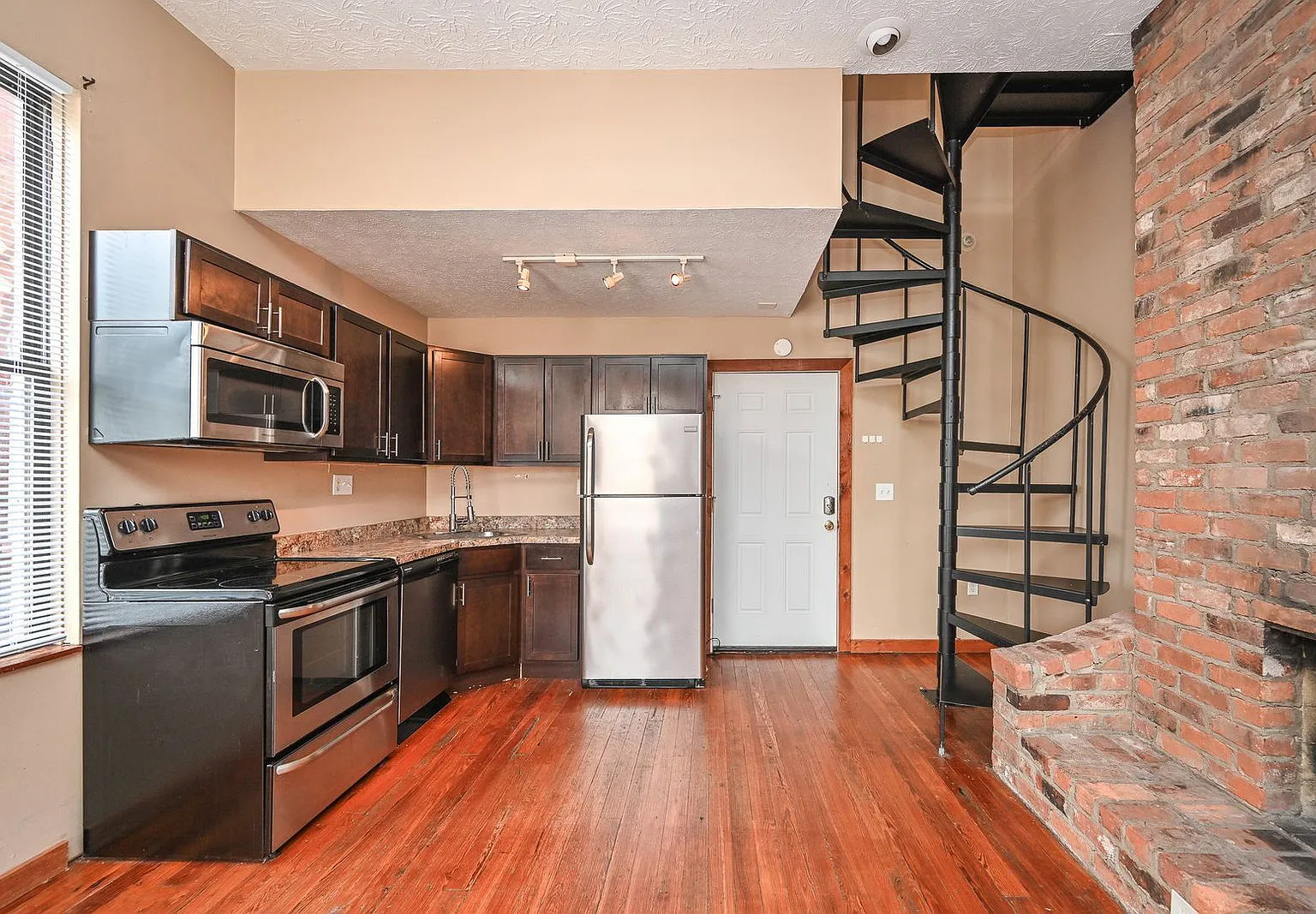 1 bed, 1.0 bath, $1,150 — Photo 3
