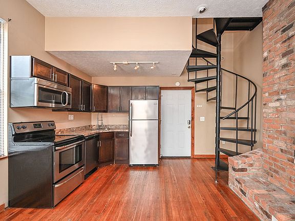3rd image of 3207 Vine St APT 2