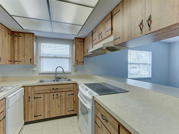 4th image of 1118 Coleman Ave