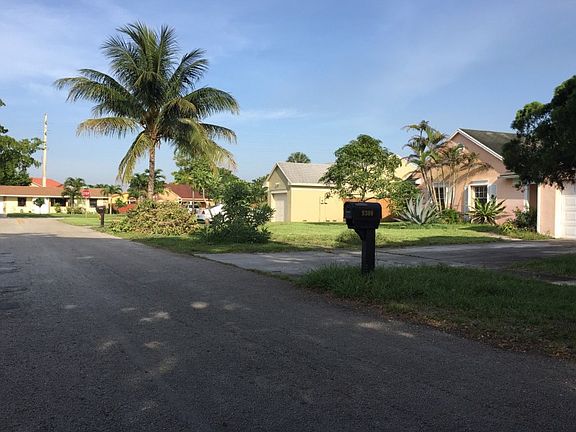 4th image of 9300 Ashley Dr