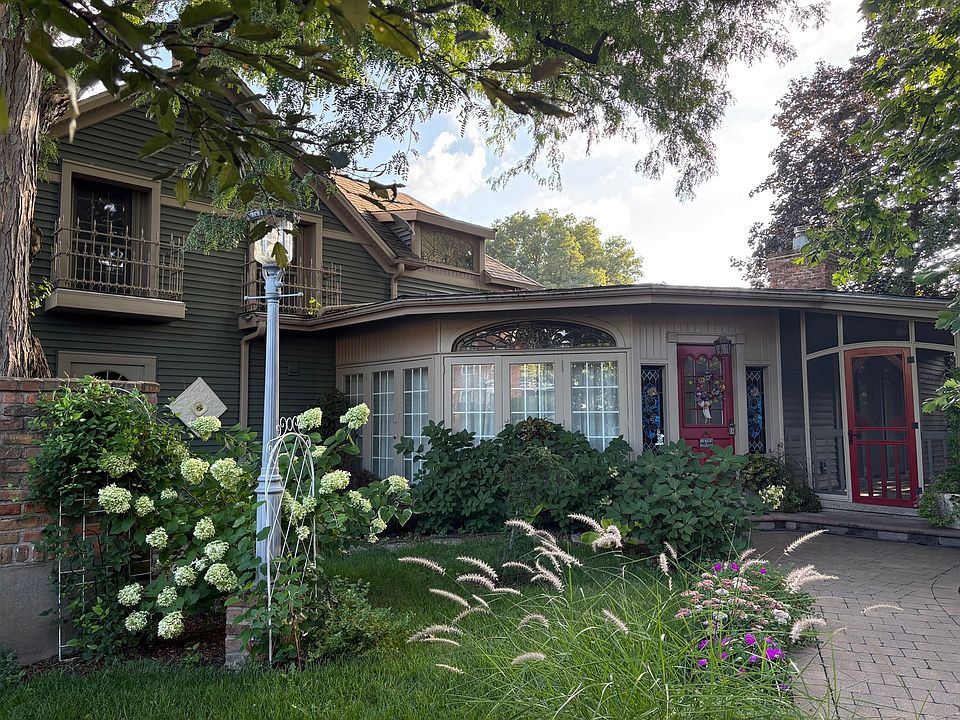1st image of 615 S 1st St
