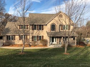 N12W27340 Springhill Dr, Pewaukee, WI 53072