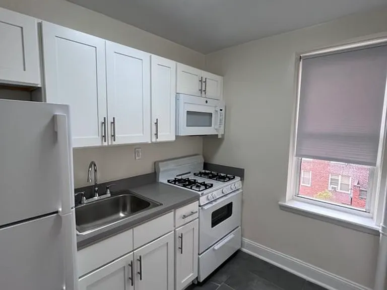 2070 20th Ln #5G — Photo 2
