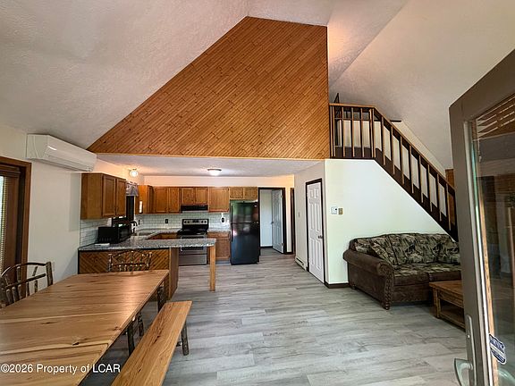 3rd image of 5 Fir Ln