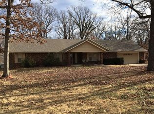 821 Covey Ln, Locust Grove, OK 74352