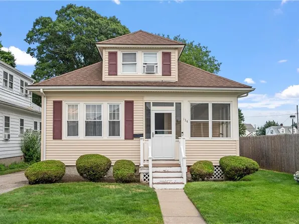 134 Caporal St, Cranston, RI 02910