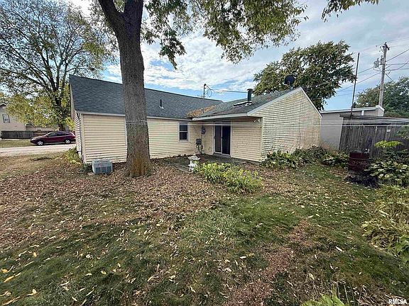 3rd image of 104 W Bennett St #3