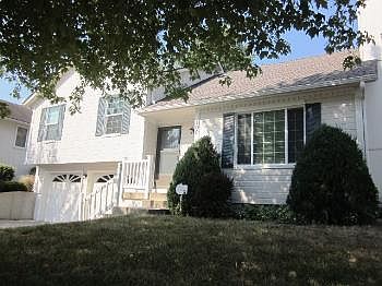 2nd image of 100 SE Bristol Dr